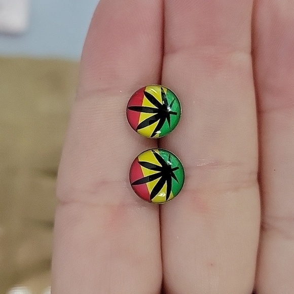 HEMP LEAF 420 Stud Earrings, unisex - Picture 2 of 6